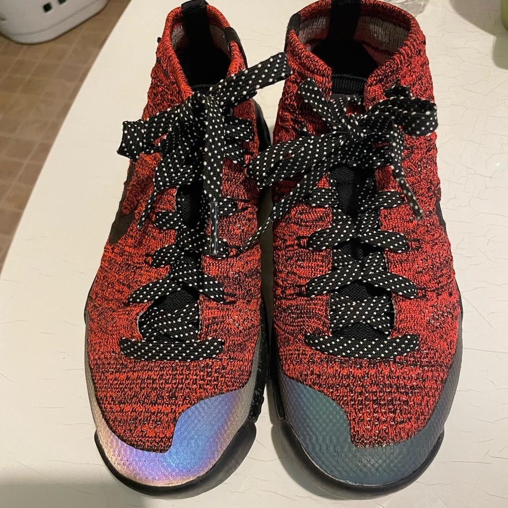 Women Nike shoes very comfy and light weight